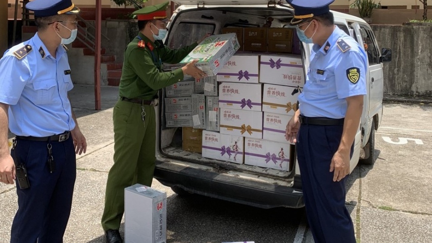 Lạng Sơn tạm giữ gần 900 sản phẩm bia, sữa chua nhập lậu